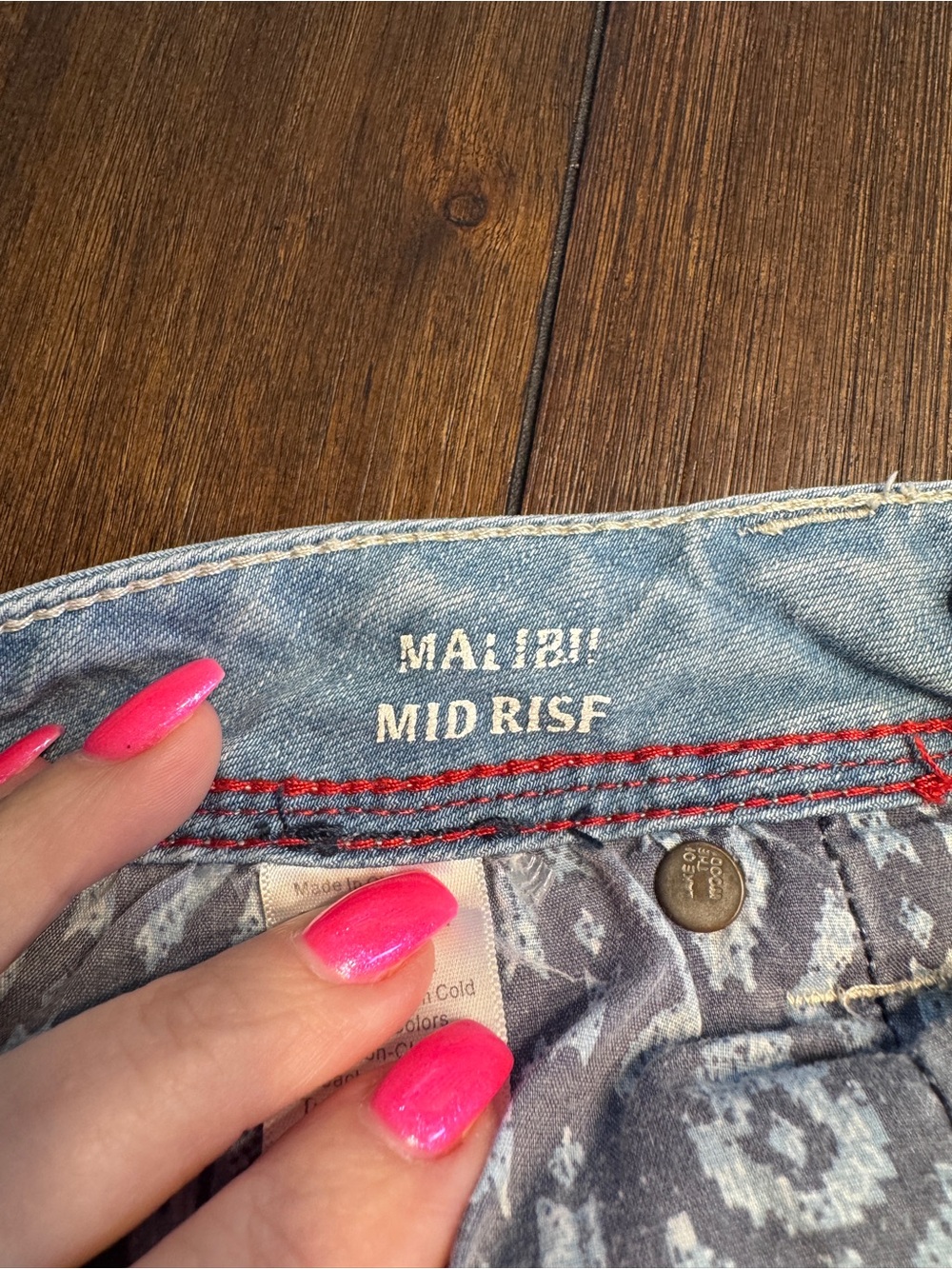 Chip & Pepper California Malibu Mid Rise Denim Shorts S 26 Light Wash Cuffed - Picture 6 of 12